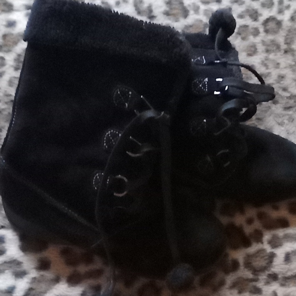 Cute pair of furlined Sports boots